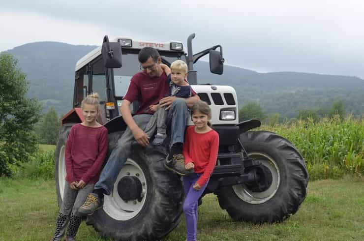 Srebreničko selo Gladovići Sabit Mandžić dobio novi traktor